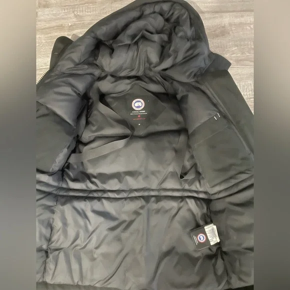 Canada Goode Jacket - Picture 2 of 3